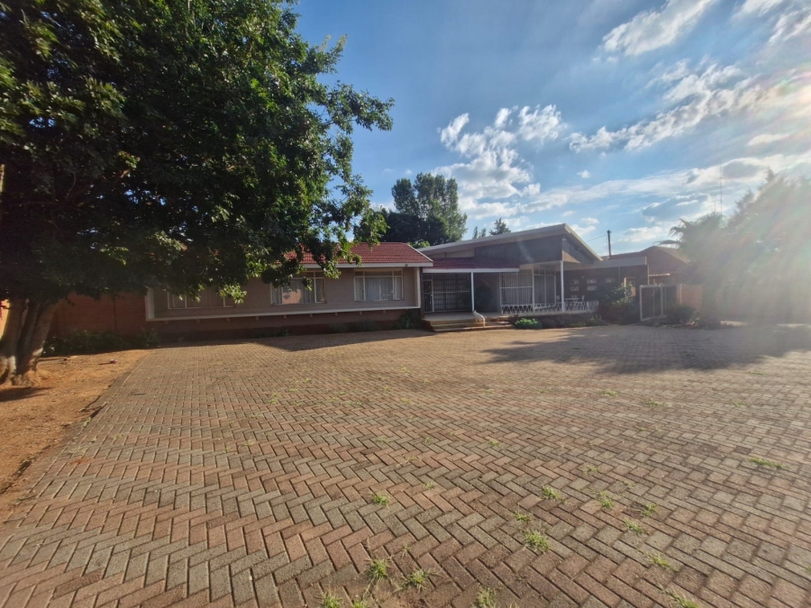 To Let 3 Bedroom Property for Rent in Flamwood North West